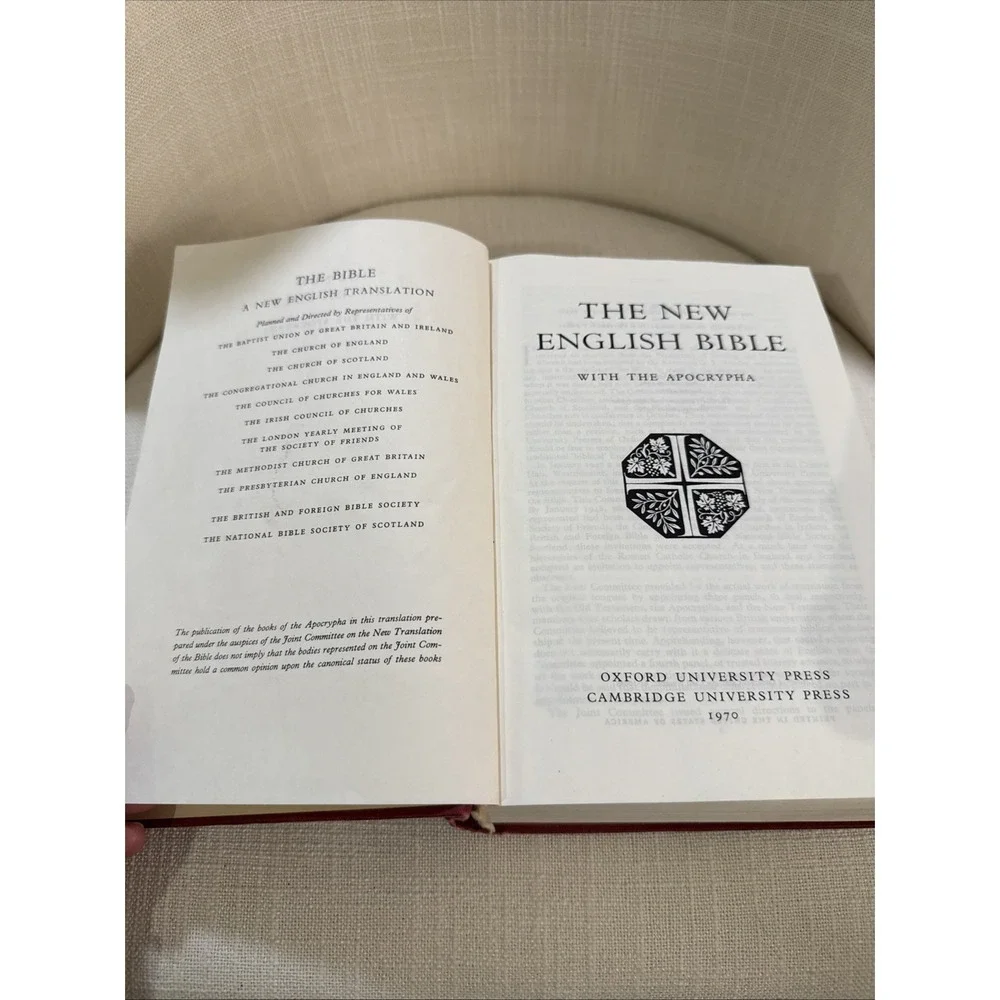 The New English Bible with the Apocrypha, Oxford/Cambridge University Press 1970